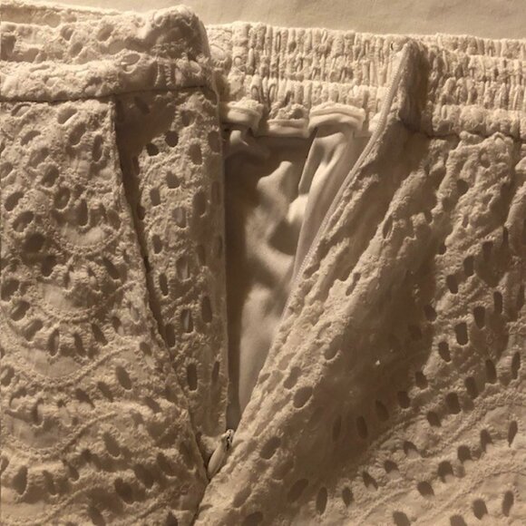 Vera Wang "Simply Vera Vera Wang" White Cotton Eyelet Shorts; Small; Pre-Owned - Picture 5 of 13